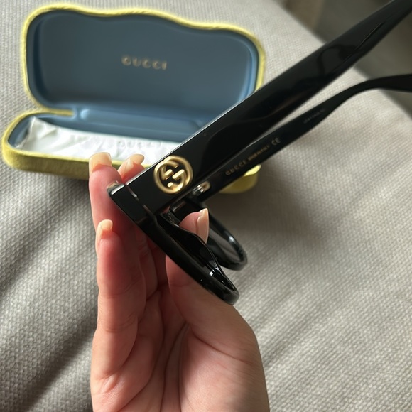 AUTHENTIC Gucci Sunglasses - Picture 4 of 4